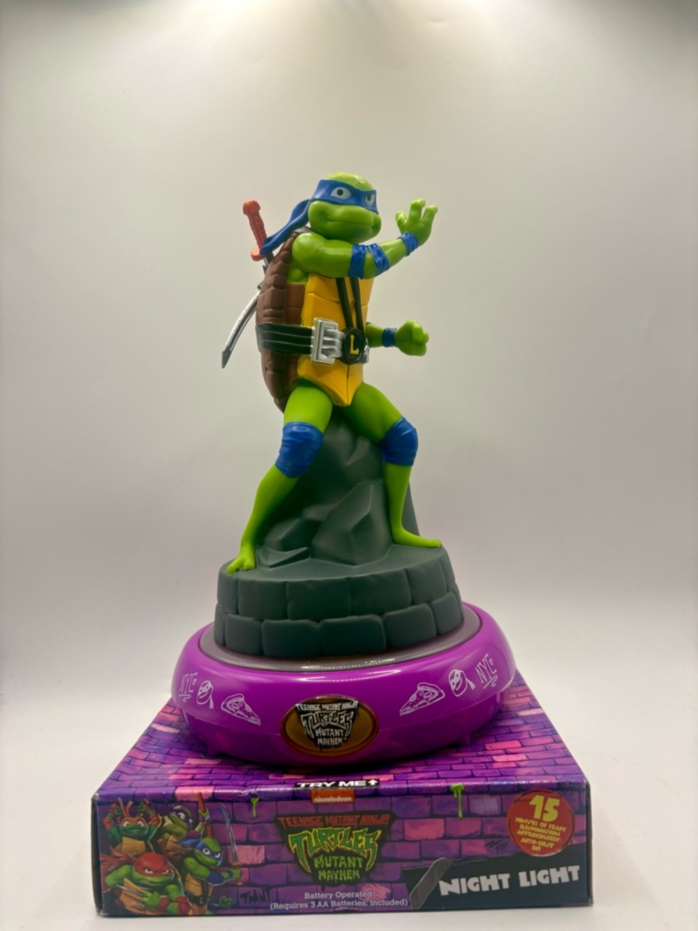 Teenage Mutant Ninja Turtles Leonardo Night Light - Green & Blue